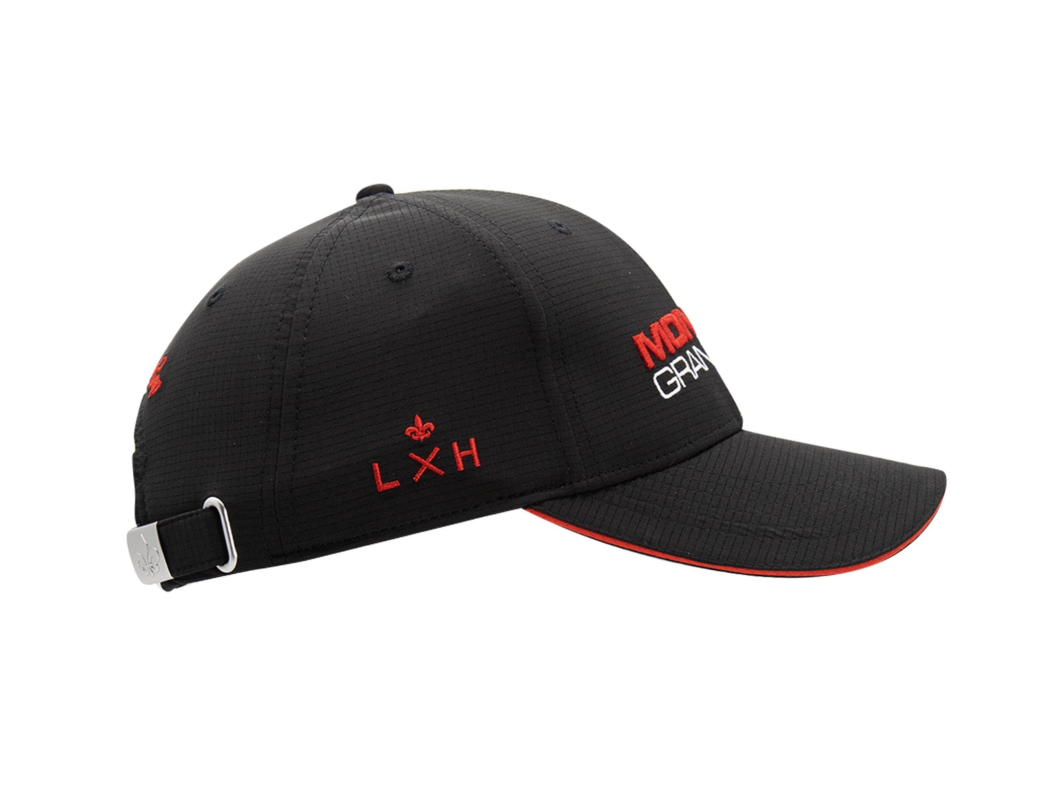 Profil gauche casquette nylon sport noir LXH, blason fleur de lys rouge brodé, passant métal gravé fleur de lys.