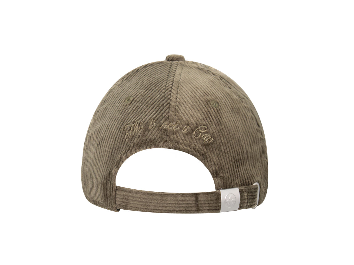 Casquette « Héritage » Velours Côtelé Ton sur Ton Kaki avec fermeture réglable à l'arrière.