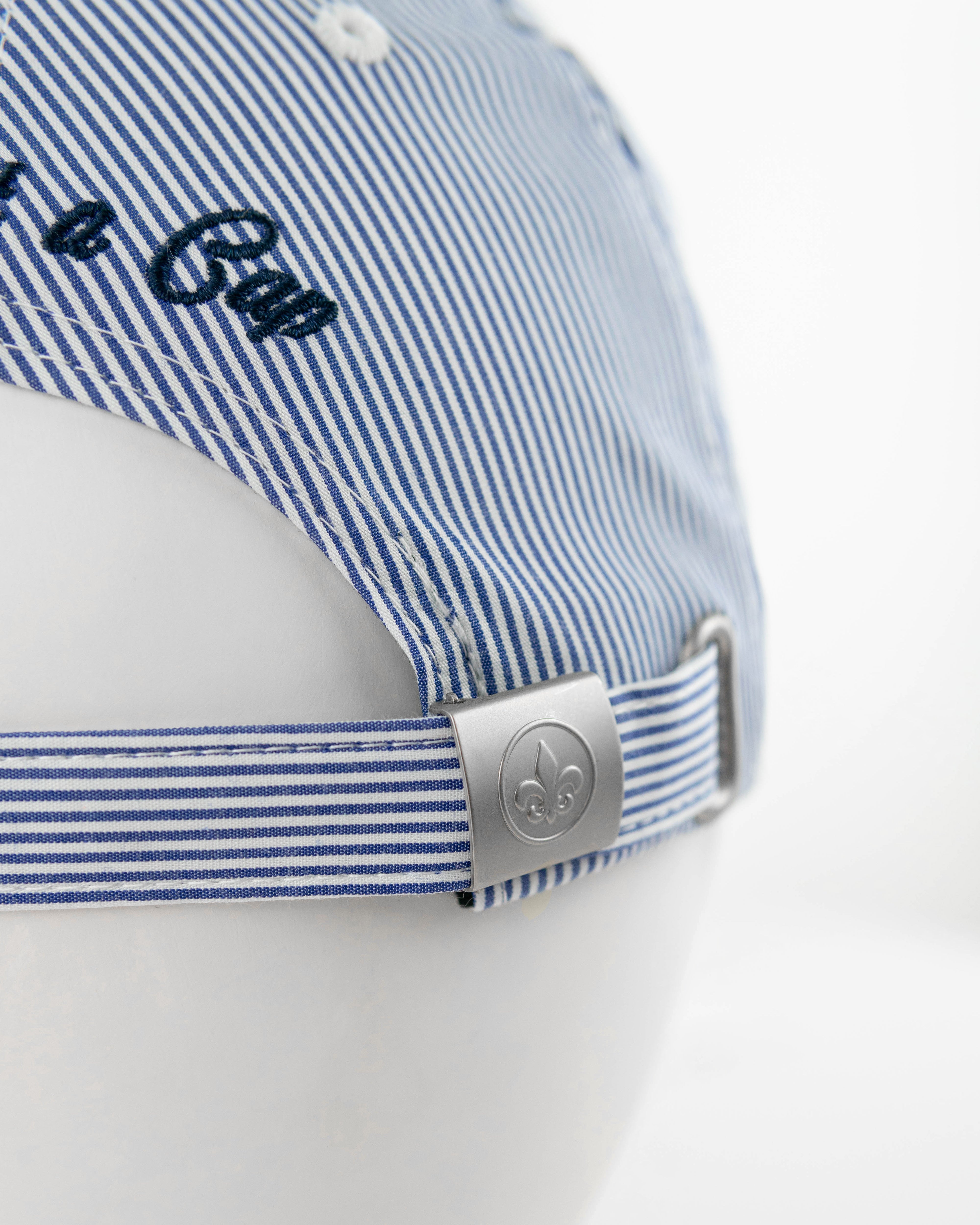 "Heritage" Cap White / Navy Blue Stripes